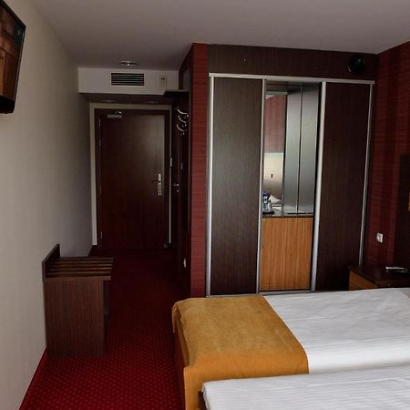 Quest Hotel - Dawniej Hotel Planeta Brzesko Εξωτερικό φωτογραφία