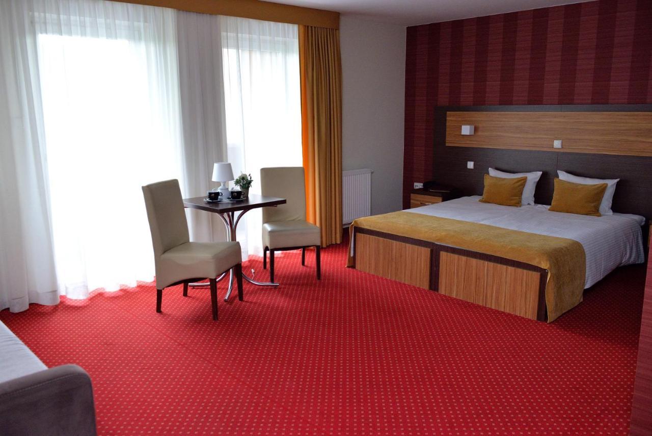 Quest Hotel - Dawniej Hotel Planeta Brzesko Εξωτερικό φωτογραφία