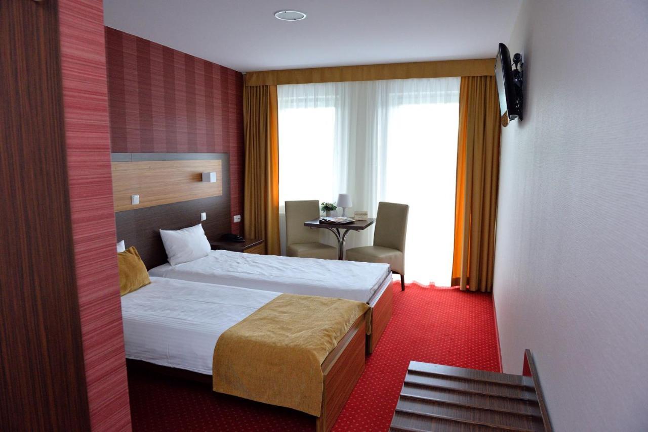 Quest Hotel - Dawniej Hotel Planeta Brzesko Εξωτερικό φωτογραφία