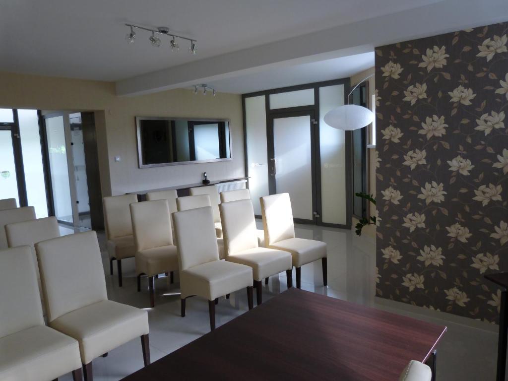 Quest Hotel - Dawniej Hotel Planeta Brzesko Εξωτερικό φωτογραφία
